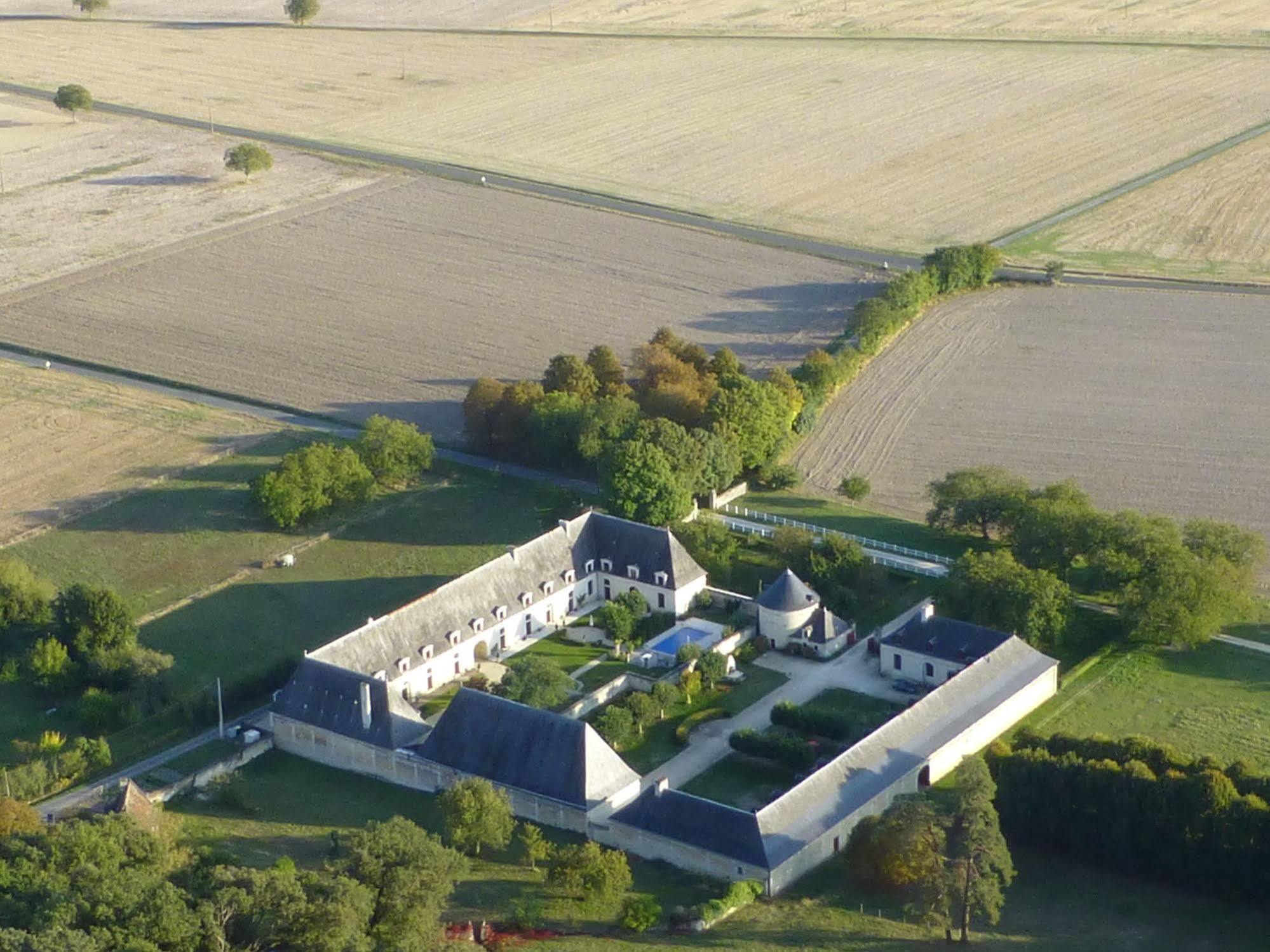 Le Clos Chavigny Bed & Breakfast Lerne Exterior photo