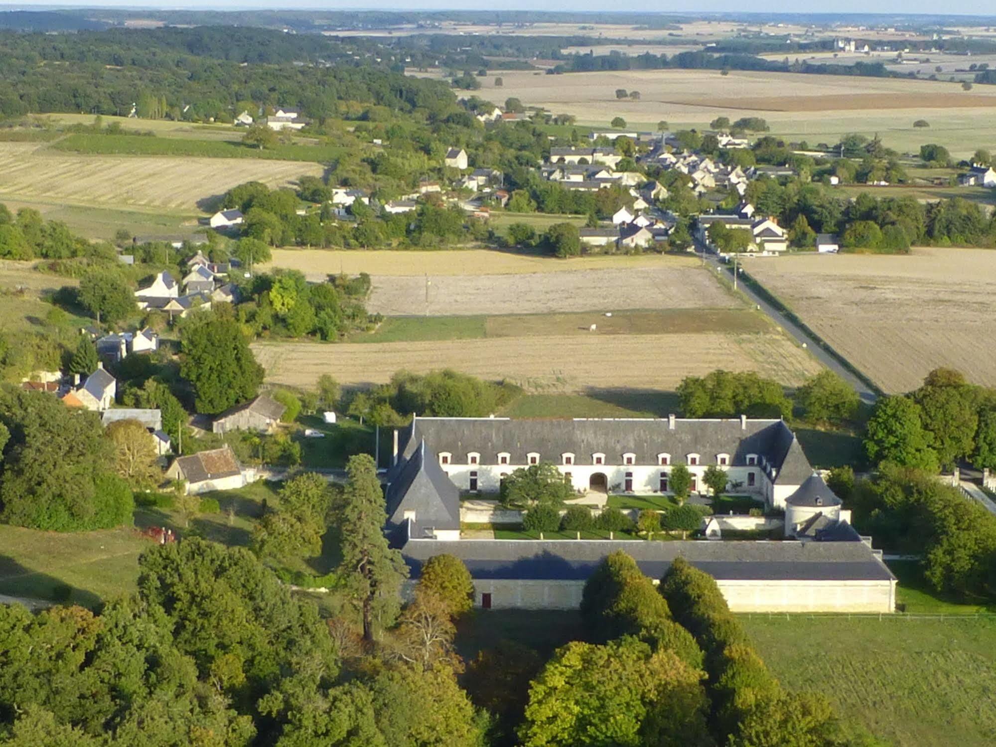 Le Clos Chavigny Bed & Breakfast Lerne Exterior photo